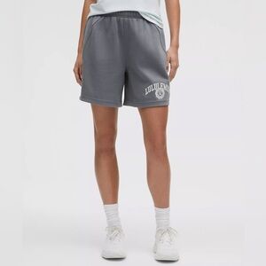 Lululemon Scuba Mid-Rise Oversized Short 7" *Graphic - Solar Grey
